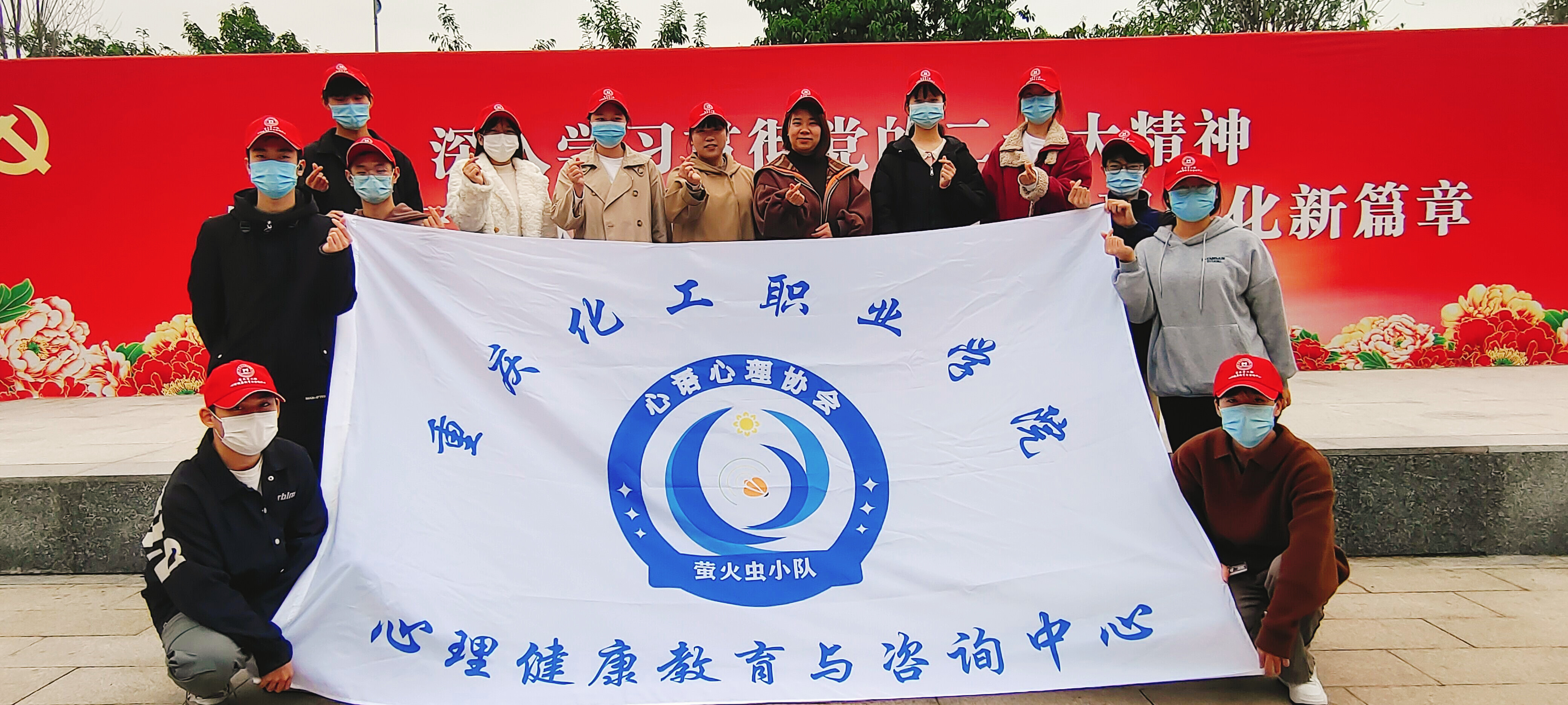 志愿团成员合影.jpg 志愿团成员合影.jpg